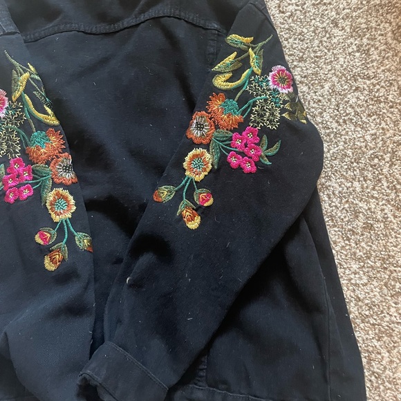 Gianni Bini Embroidered Black Denim Jacket - Picture 6 of 6